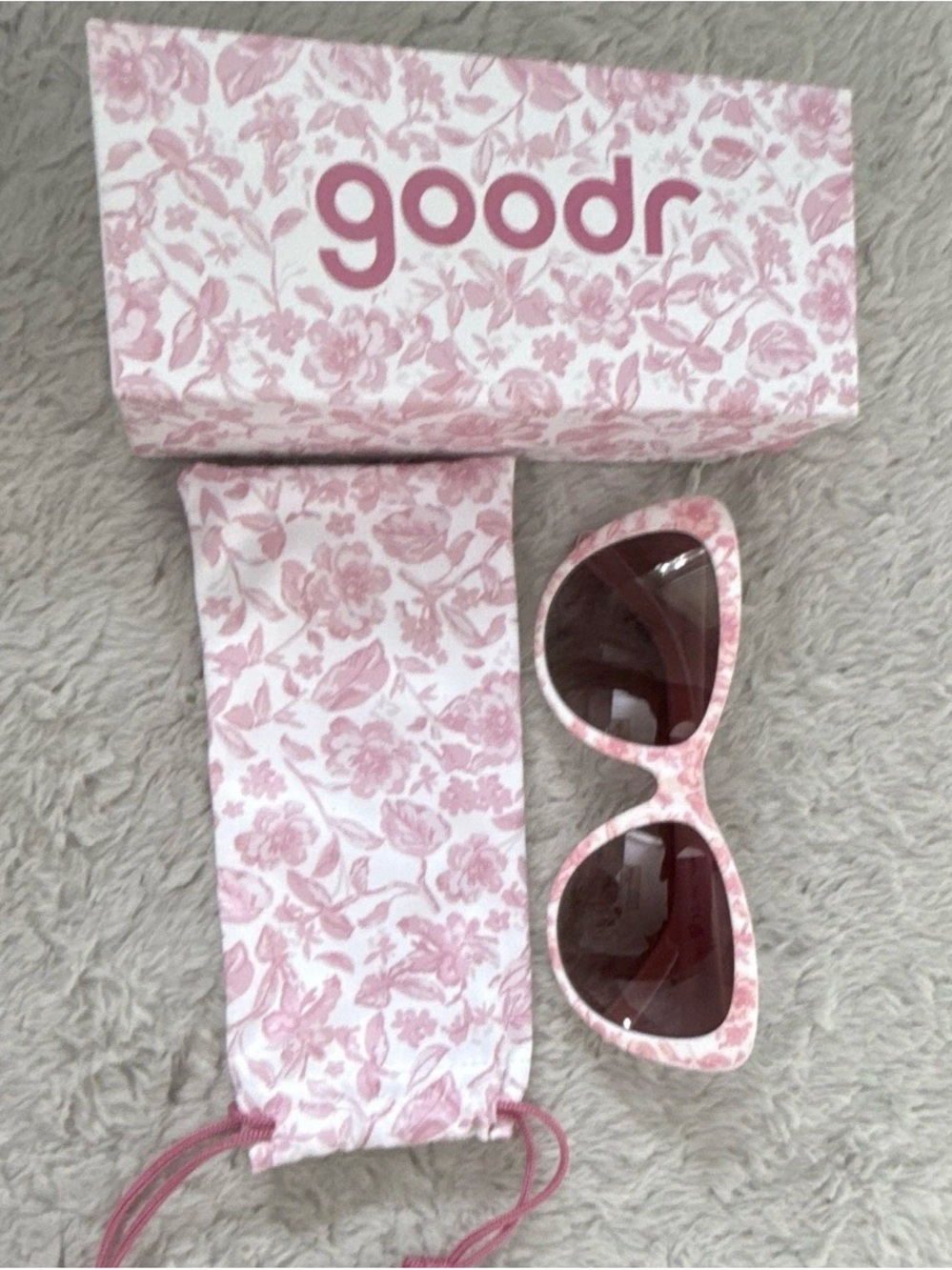 Goodr “My Teapot Spouts Gossip” Pink Floral Cat-Eye Sunglasses w/ bag & box